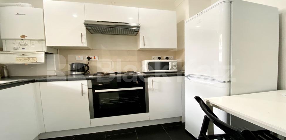 Recently refurbished and superbly located Rockingham street, Borough